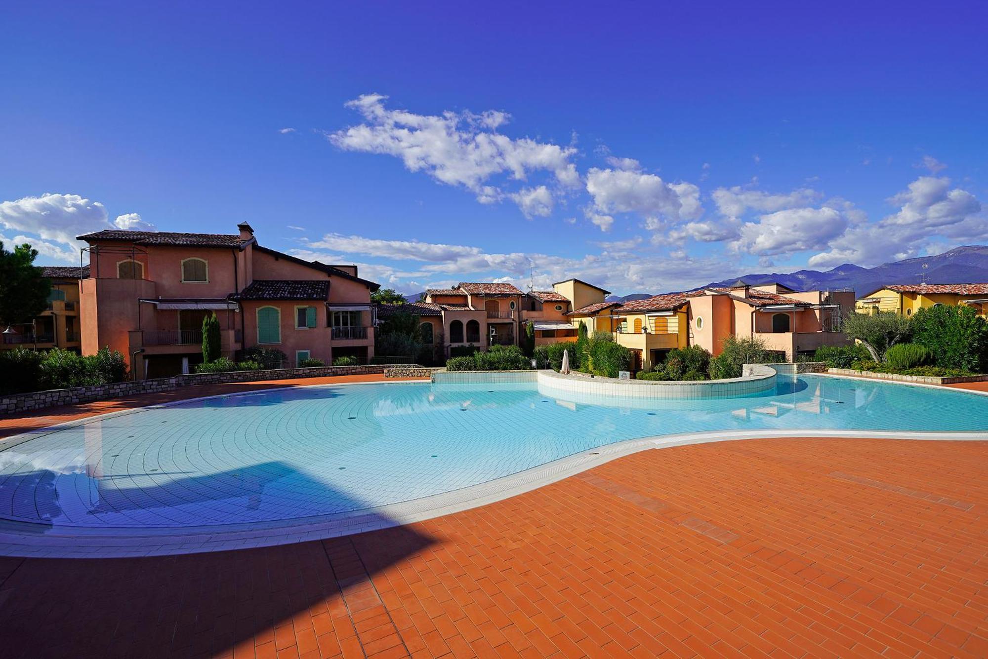 Borgo Del Torchio - Gardagate Apartment Manerba del Garda Bagian luar foto