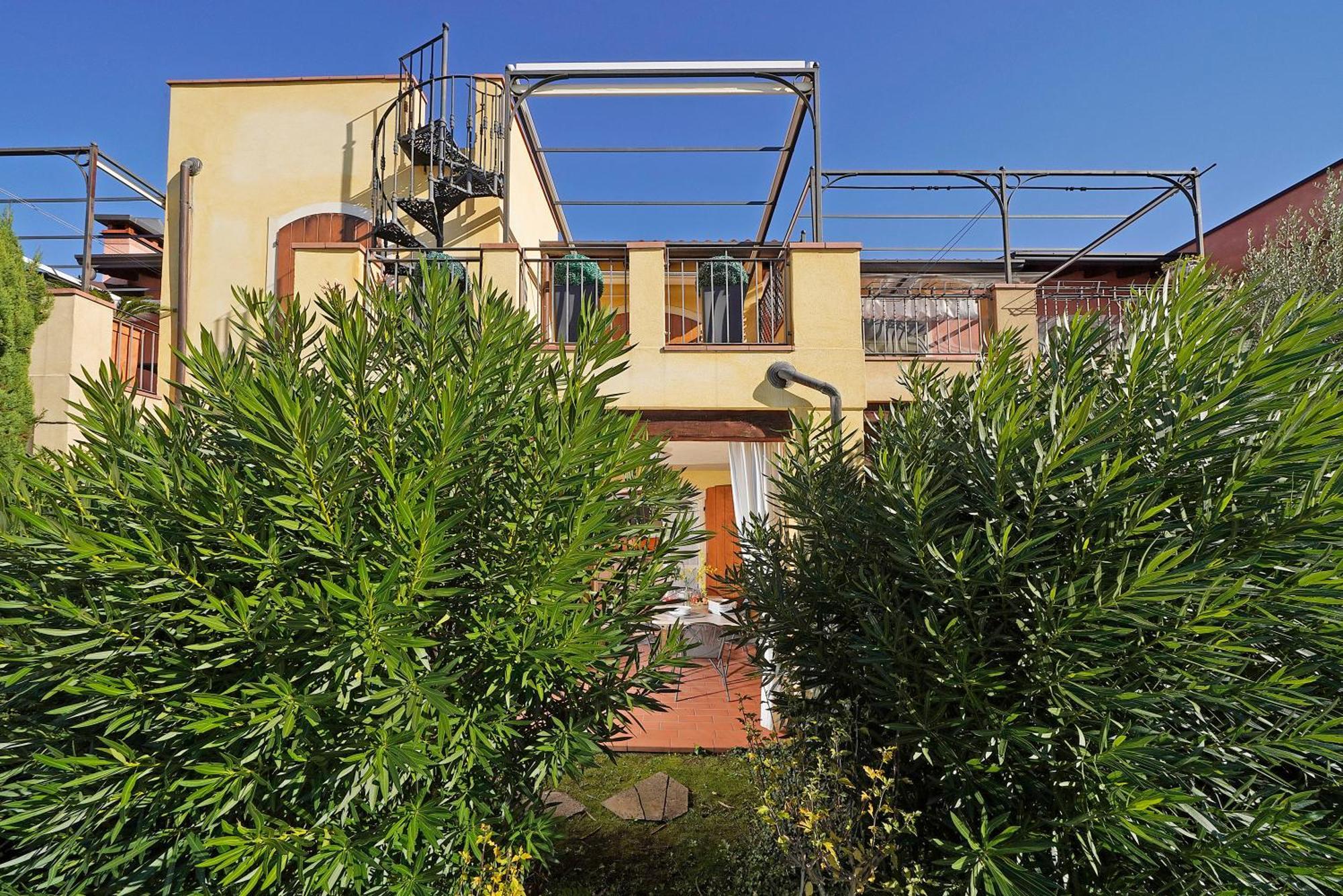 Borgo Del Torchio - Gardagate Apartment Manerba del Garda Bagian luar foto